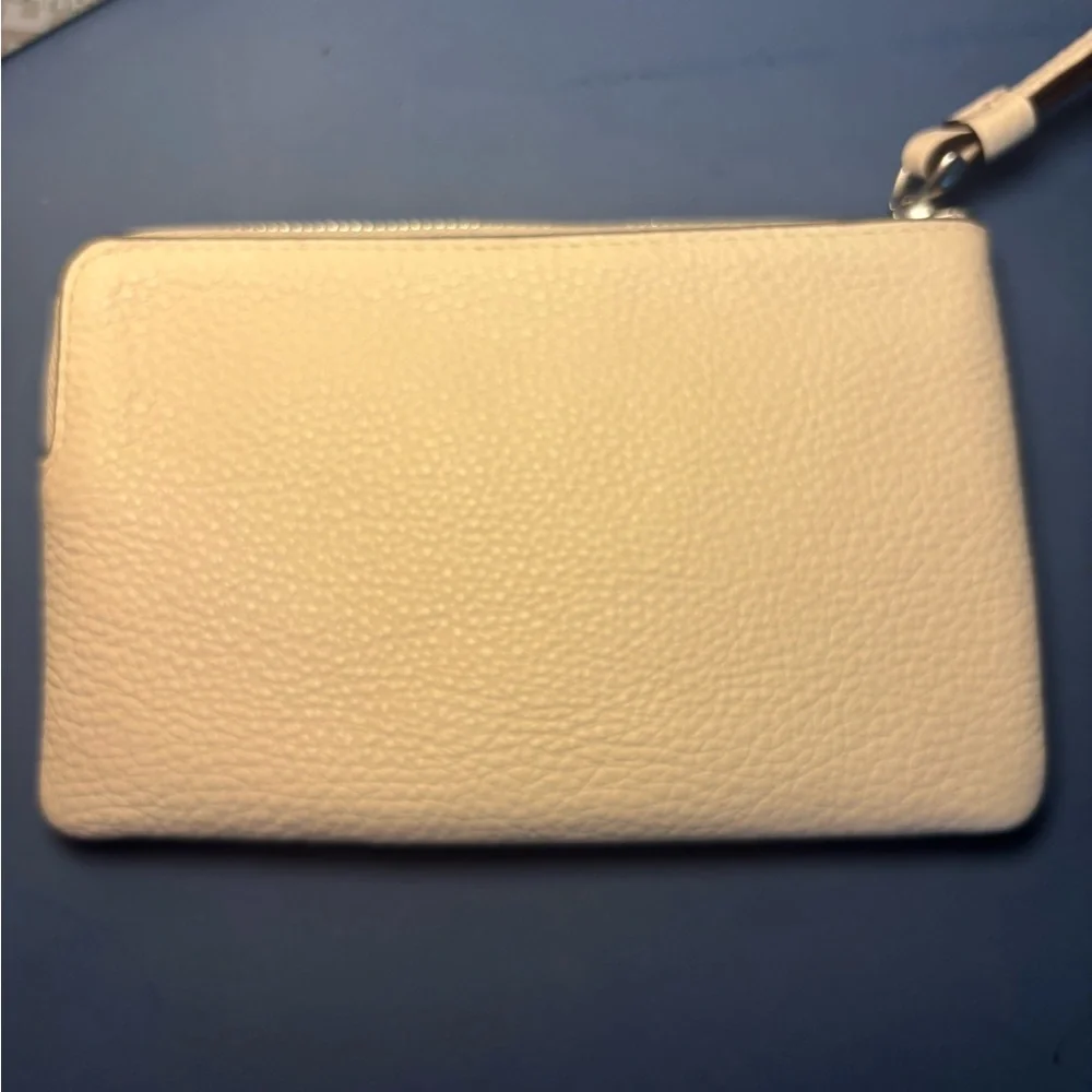 Coach Limited Edition wristlet - Boardwalk Specials - Picture 3 of 7